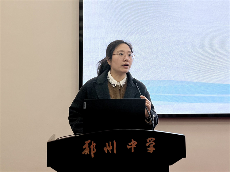 图片2：高一年级主任姜蕾发言.jpg