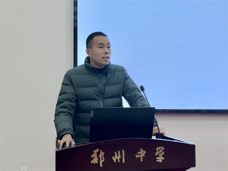 图片3：物理教研组长喻强发言（1）.jpg