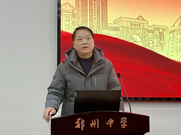 图片5：校长助理、高中部教务处主任屈丙辰发言.jpg
