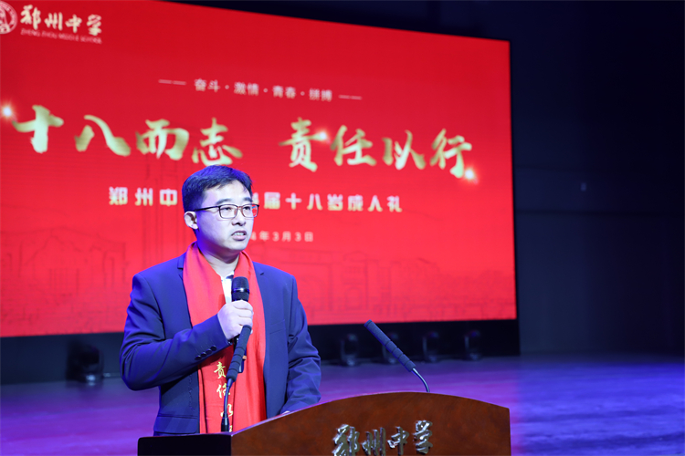 图六：高三年纪主任刘殿卿发言.jpg