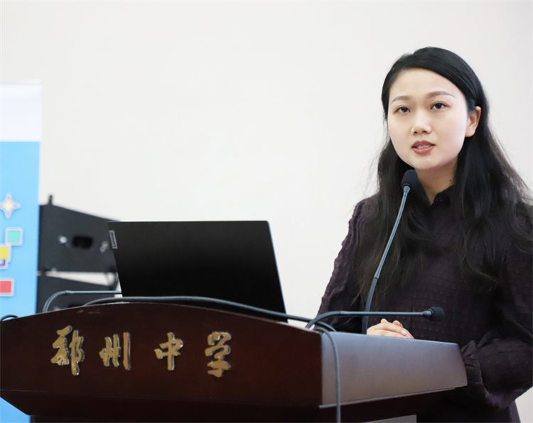 图片2：郑州中学副校长王静为本次活动致辞.jpg