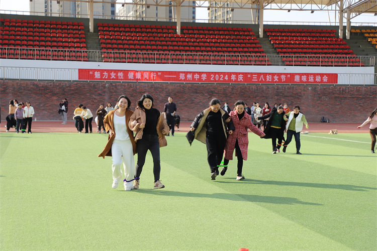 图片9：女神们热情高涨.JPG