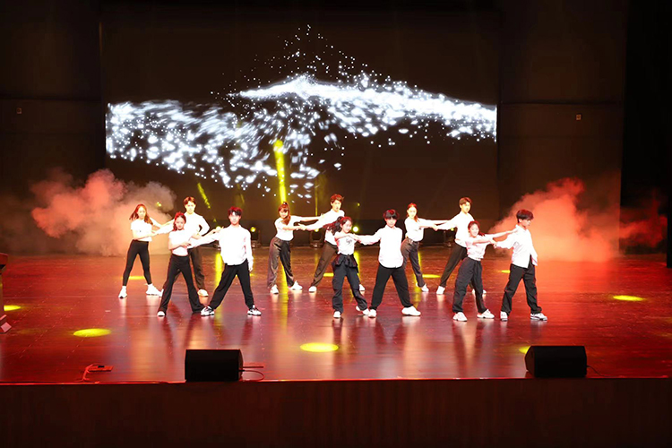 图6：体育舞蹈班的毕业生舞蹈《Cheer for youth》.jpg