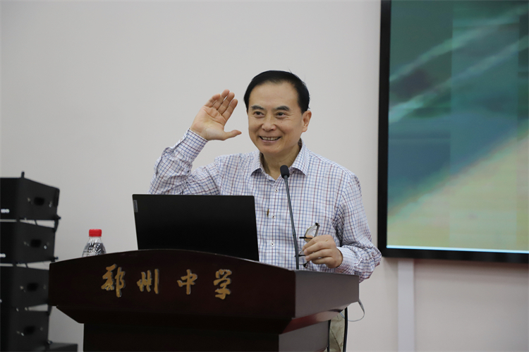 图片3：李华星教授展开讲座.jpg