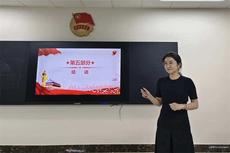 图4：红梅街校区团委副书记陈曦发言.jpg