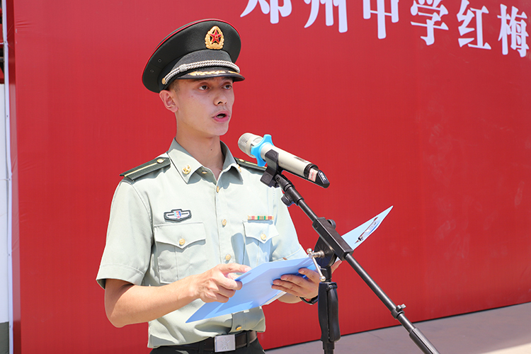 图片9：教官代表讲话.JPG
