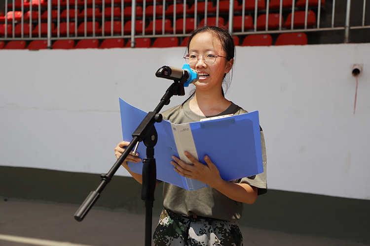 图片10：学生代表李卓豫发言.JPG