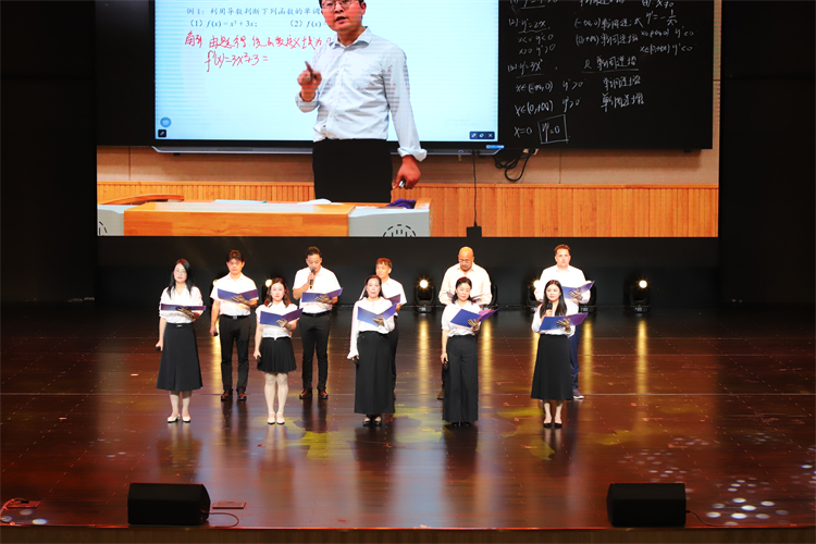 图片7：国际部教师代表演讲.JPG
