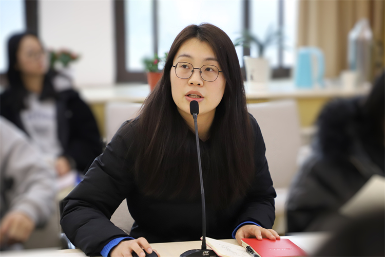 图片2：张文兰副主任作德育工作报告.JPG
