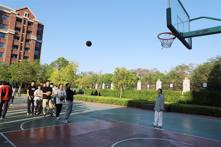 图片7：趣味篮球赛.JPG