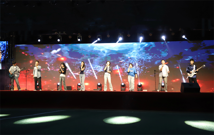 图四：歌曲联唱《就是青春》.jpg