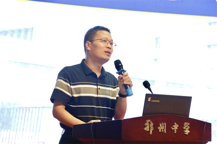 图片10：初中部学生发展处主任张迎宾总结发言.jpg