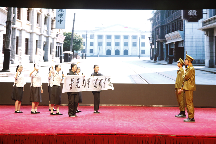 图片8：话剧《破晓》1.JPG
