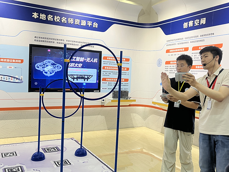 图片6：学习飞跃太空技术要领.jpg