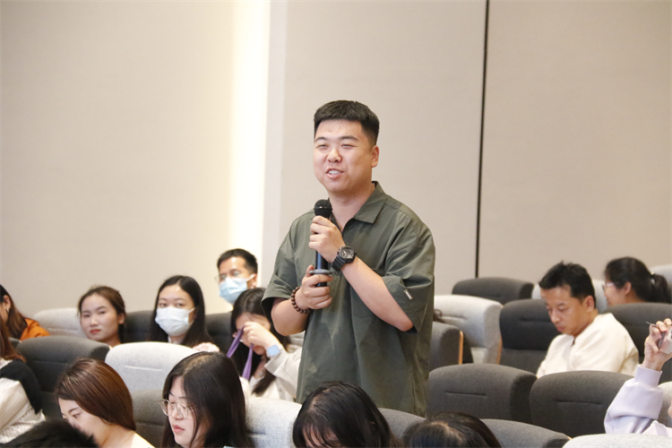 图3：班主任现场提问.JPG