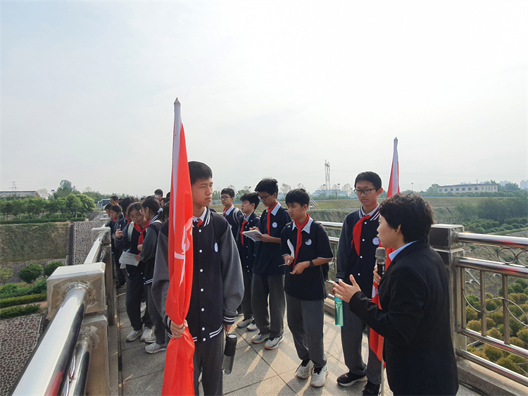 图片4：近距离参观穿黄隧道.jpg