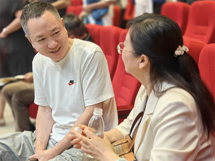图片4 家长与专家互动交流.jpg