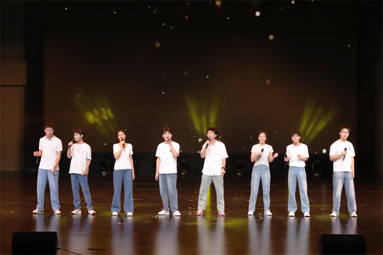 图16：毕业生代表歌曲串烧表演.png