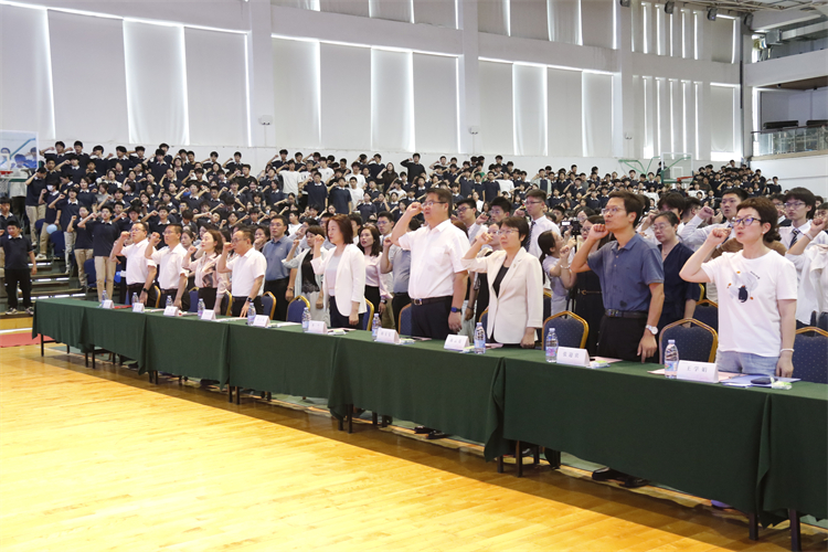 图2：九年级全体师生重温郑州中学誓词.JPG