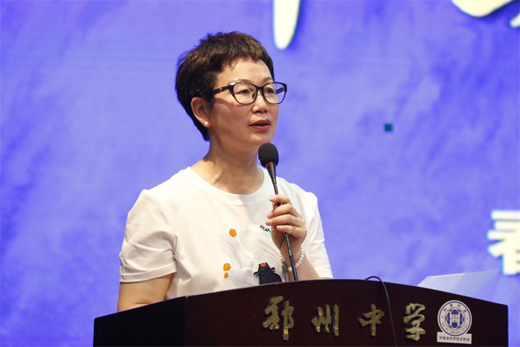 图6：九年级年级主任王学娟发言.JPG