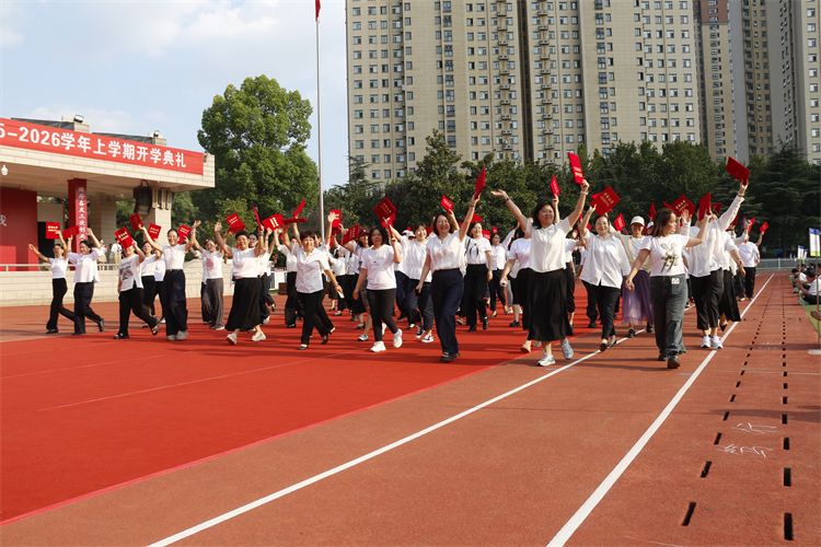 图11：共育楷模方阵入场.JPG