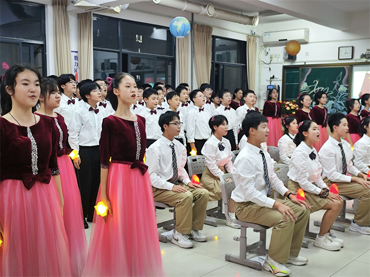 图3：《青春向阳》.jpg