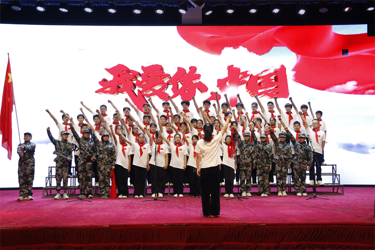 图8《我爱你中国》.JPG
