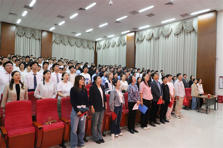 图片1：升国旗、奏唱国歌.JPG
