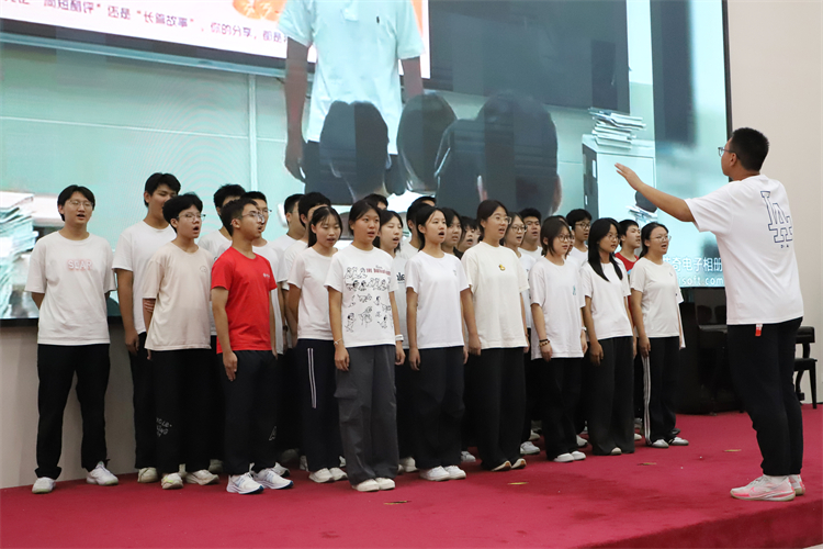 图片9：高一六班演唱《国家》.JPG
