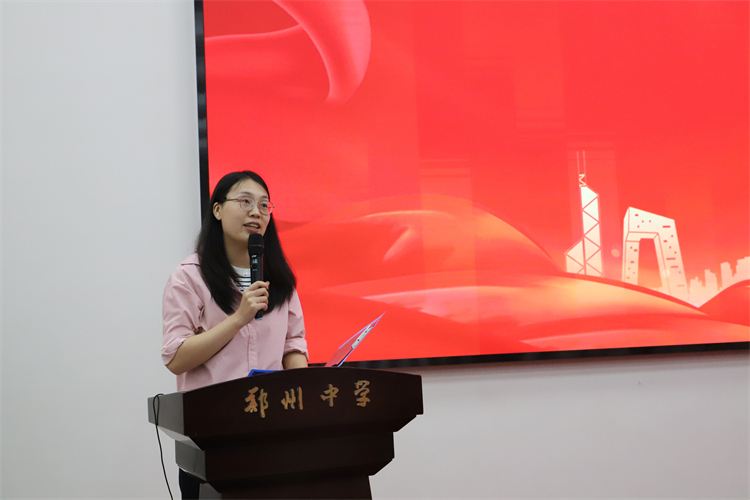 图片12：国际部学生发展处副主任张文兰作点评.JPG