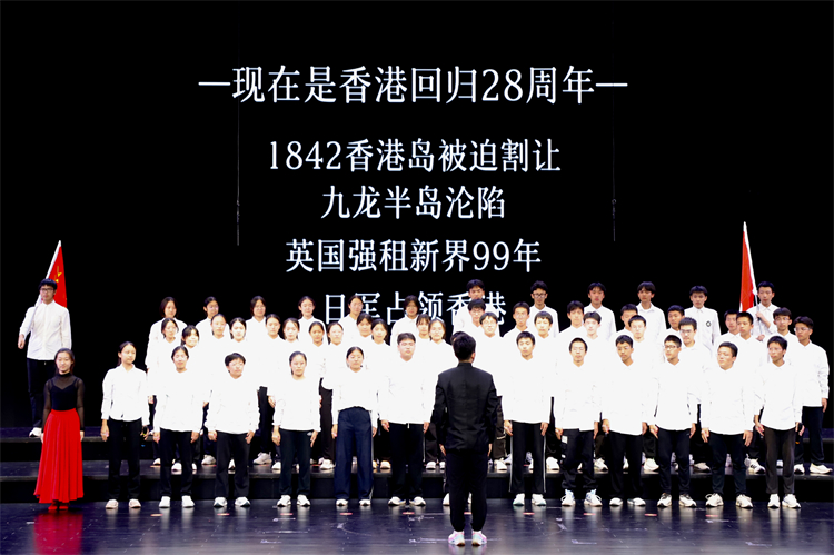 2.高一4班《紫荆花盛开》.jpg