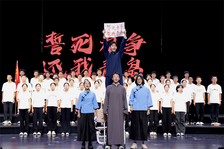 3.高一1班《有我》.jpg