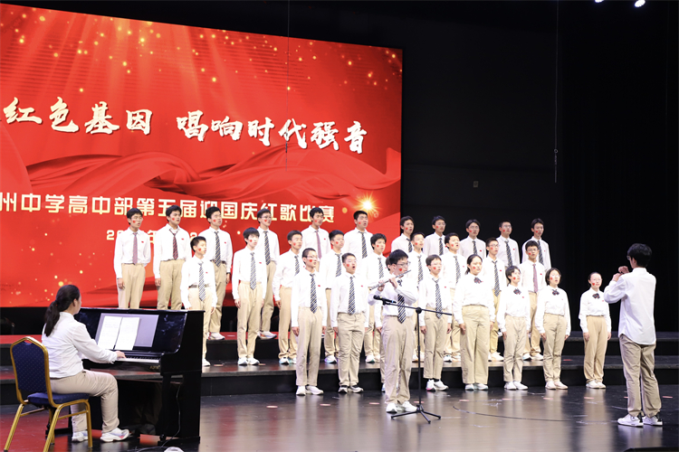 6.高一13班《我和我的祖国》.jpg