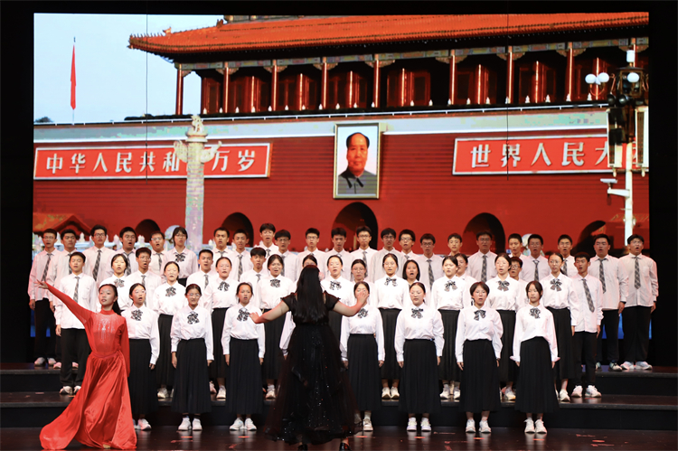 7.高一2班《祖国不会忘记》.jpg