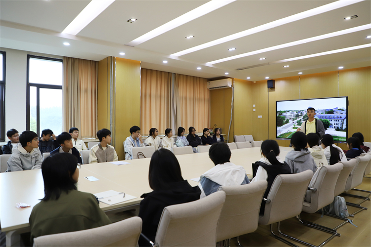 图片1：讲座现场.JPG