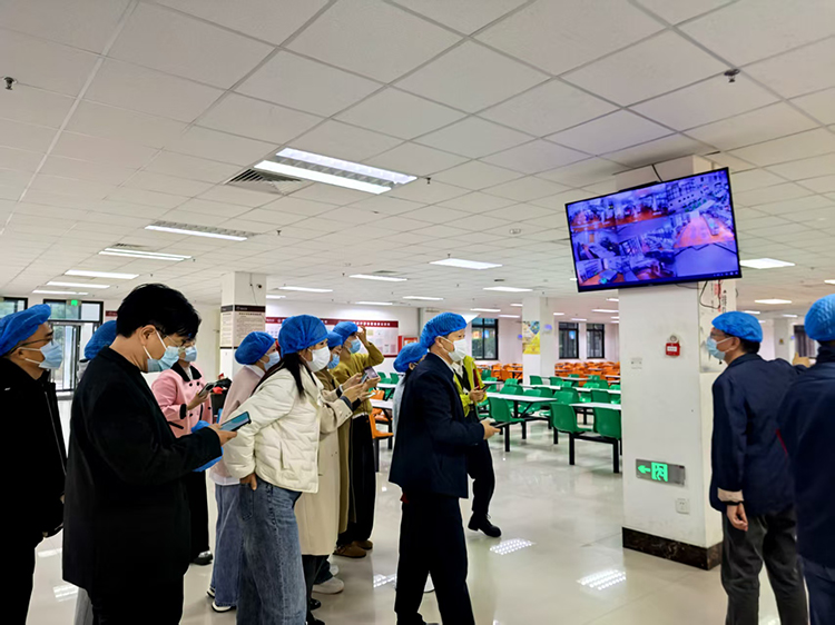 图十：参观食堂.jpg