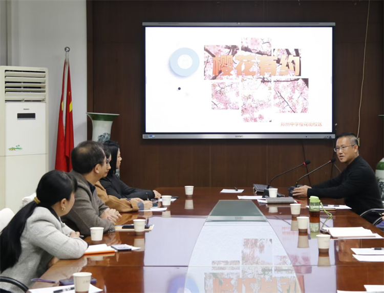 图6：副校长张谦就膳食监督工作发言.jpg