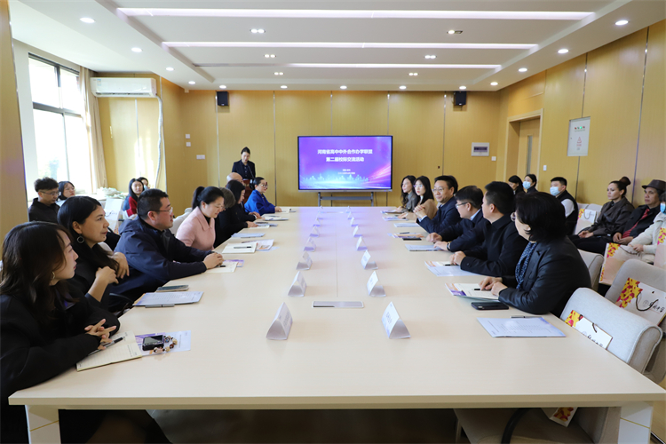 1763966833681006.jpg 图片 座谈交流1.jpg