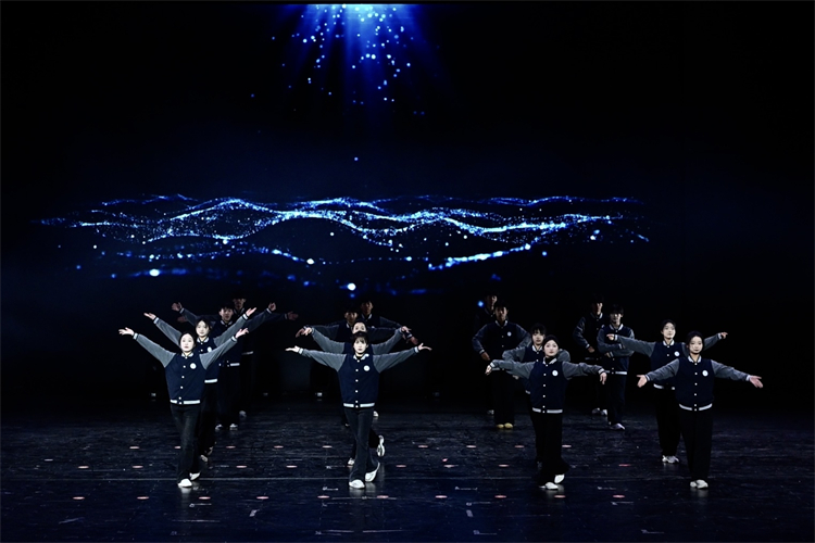 1765153566877376.jpg 图片:17班歌伴舞:《征途有诗光》.jpg