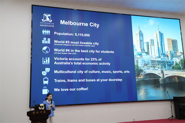 图片1：墨尔本大学招生官作宣讲 .JPG