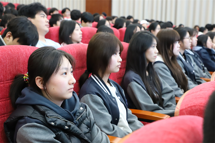 1774858939323794.jpg 图四:观看反诈宣传片.JPG