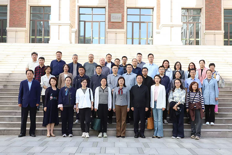 图3 合影留念.jpg