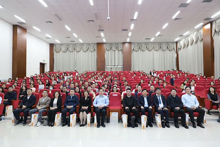 1778470006579115.jpg (图片1:郑州中学召开新时代青少年创新人才早期发现与培养研讨会).jpg