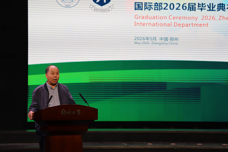 1778546982607165.jpg 图九:家长代表何建强感念学校.JPG