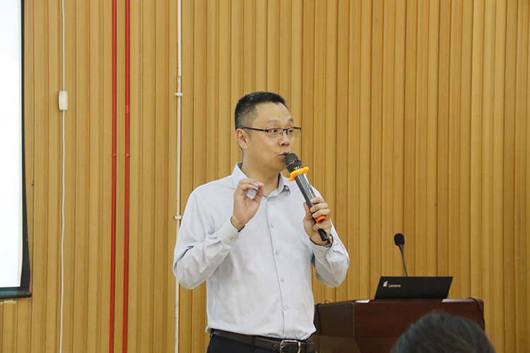 1781575341539341.jpg 图1:董英威老师带来主题讲座.JPG