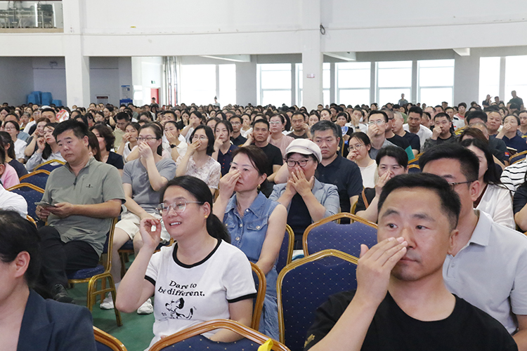 1783327413660343.jpg 图4:现场家长互动.JPG