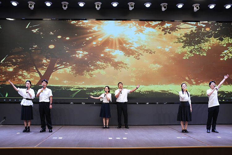 1789351100853327.jpg 图14:歌曲《总有美好在路上》.JPG