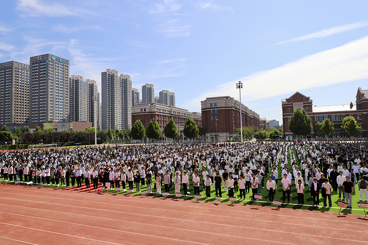 1789351943257935.jpg 图片7升旗仪式现场.jpg