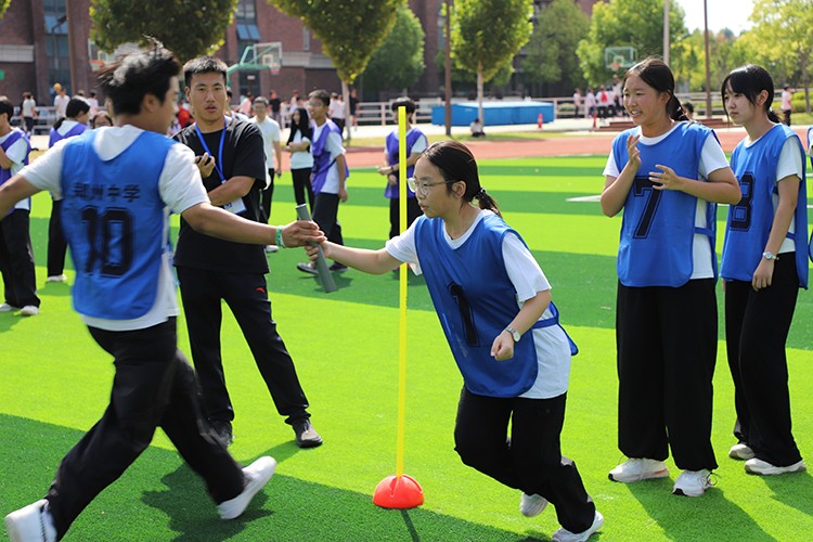 1791427910923823.jpg 图1:迎面接力.JPG
