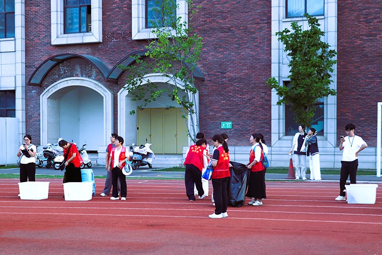 1791428570876956.jpg 图22:家长志愿者.jpg